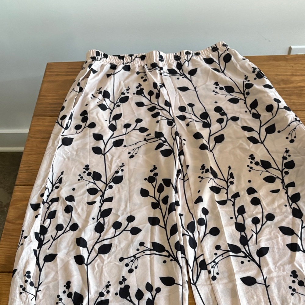 Amazon Black and Cream Leaf Print Pants